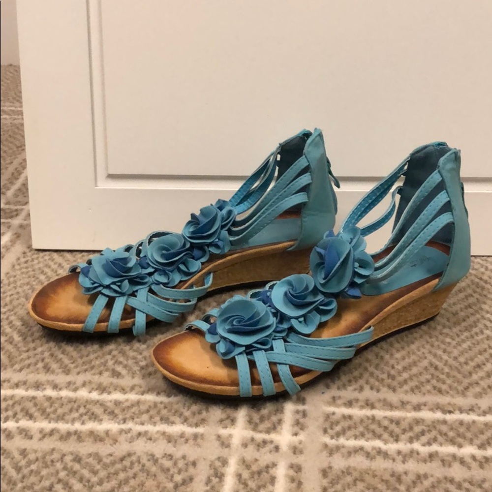 Blue floral sandals size 8